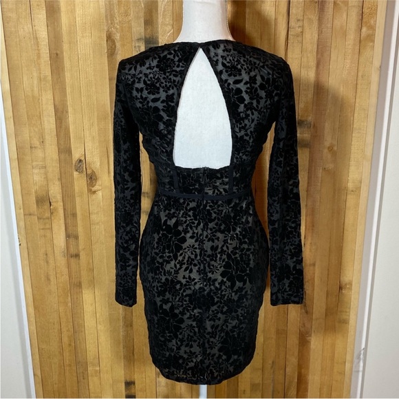 Lulu’s Cor-Set To Go black burnout velvet corset dress - Picture 7 of 13